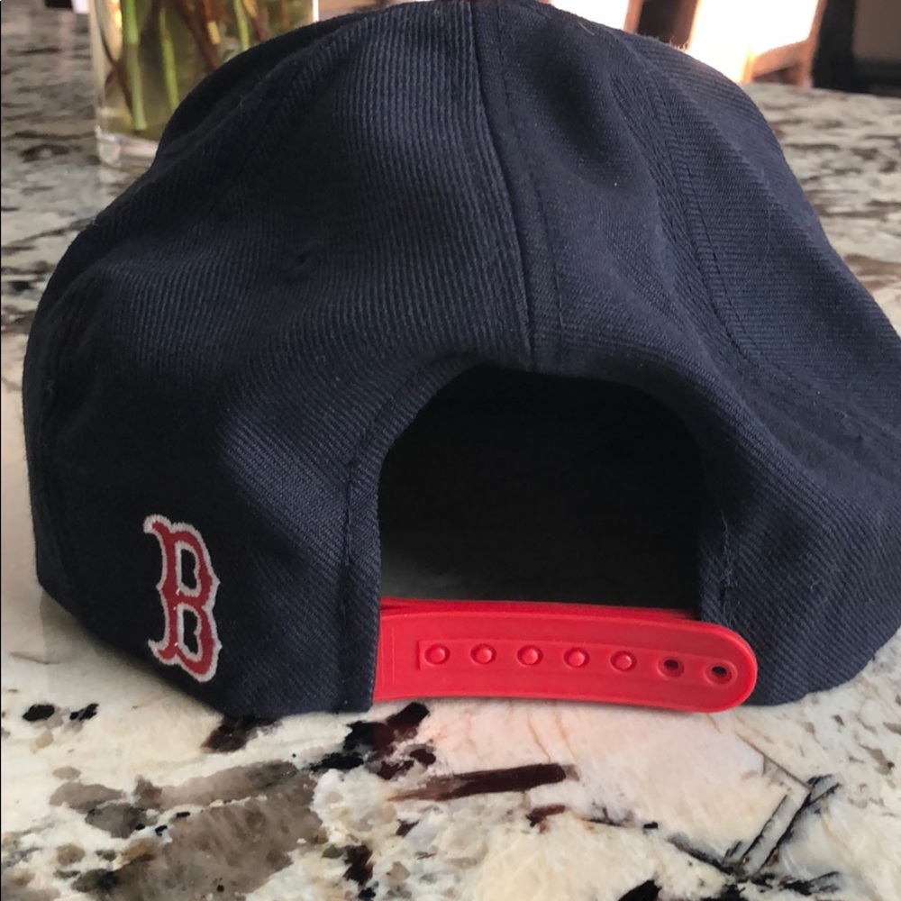 Red Sox hat adjustable - Picture 2 of 2